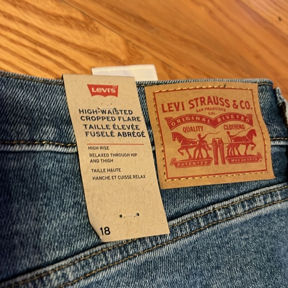 New with Tags Levi’s High Waisted Crop Flare size 18 - Picture 6 of 8